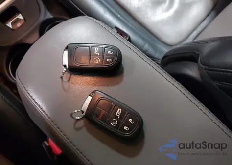 2014 Jeep Cherokee Limited z USA, uszkodzony, nr VIN 1C4PJMDS1EW235980